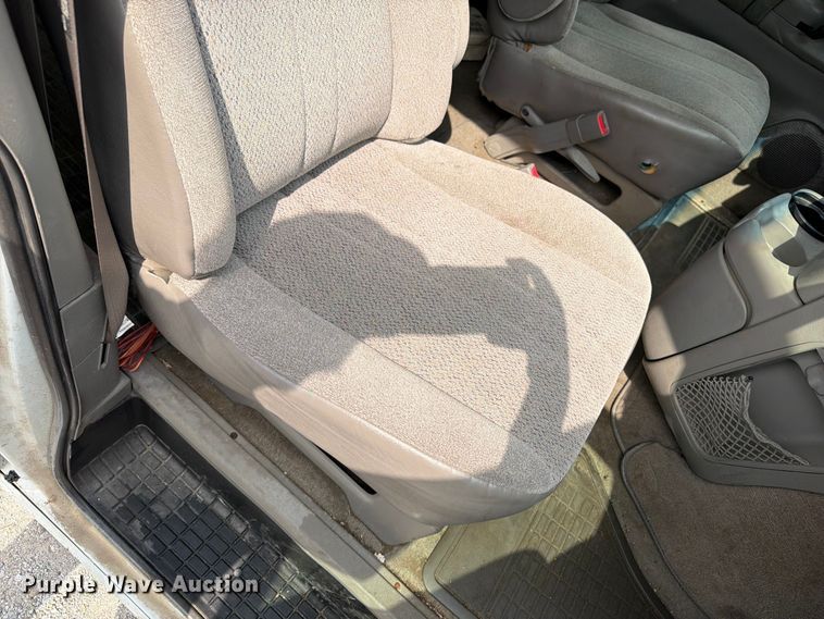 image for item FB5924 2004 Chevrolet Astro van