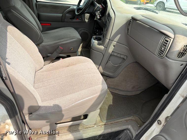 image for item FB5924 2004 Chevrolet Astro van