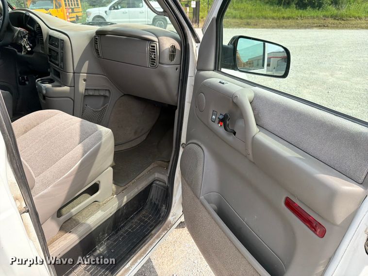 image for item FB5924 2004 Chevrolet Astro van