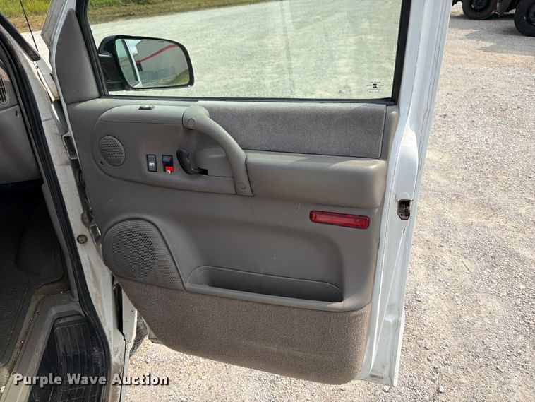 image for item FB5924 2004 Chevrolet Astro van