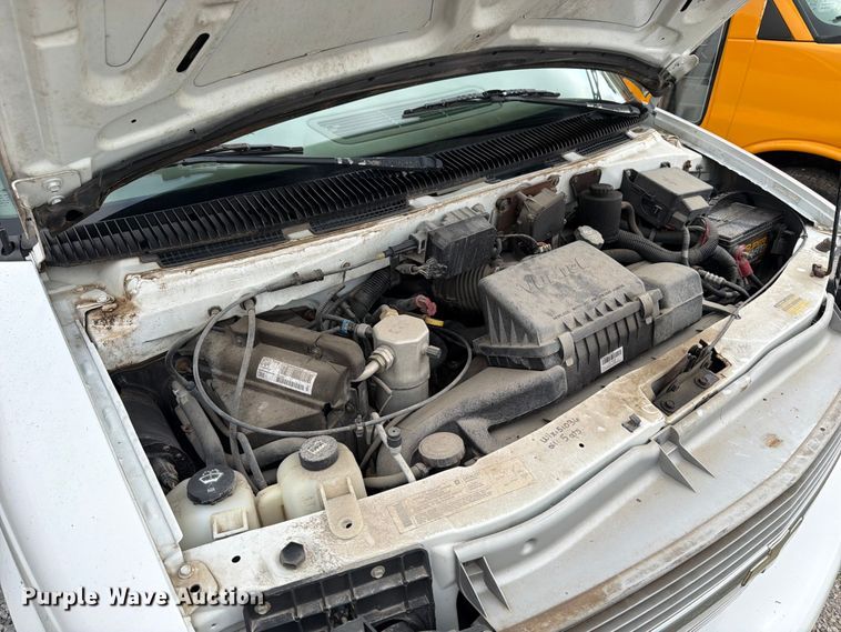 image for item FB5924 2004 Chevrolet Astro van