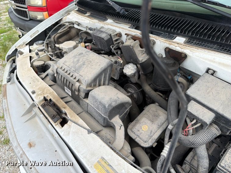 image for item FB5924 2004 Chevrolet Astro van