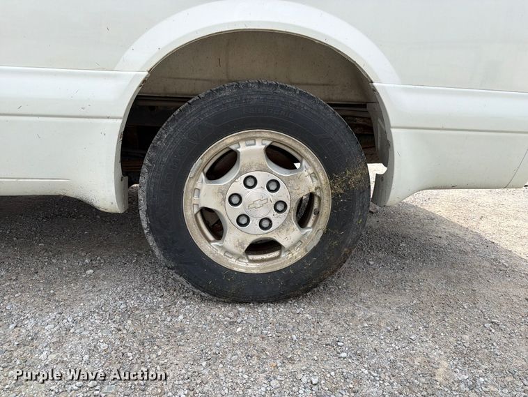 image for item FB5924 2004 Chevrolet Astro van