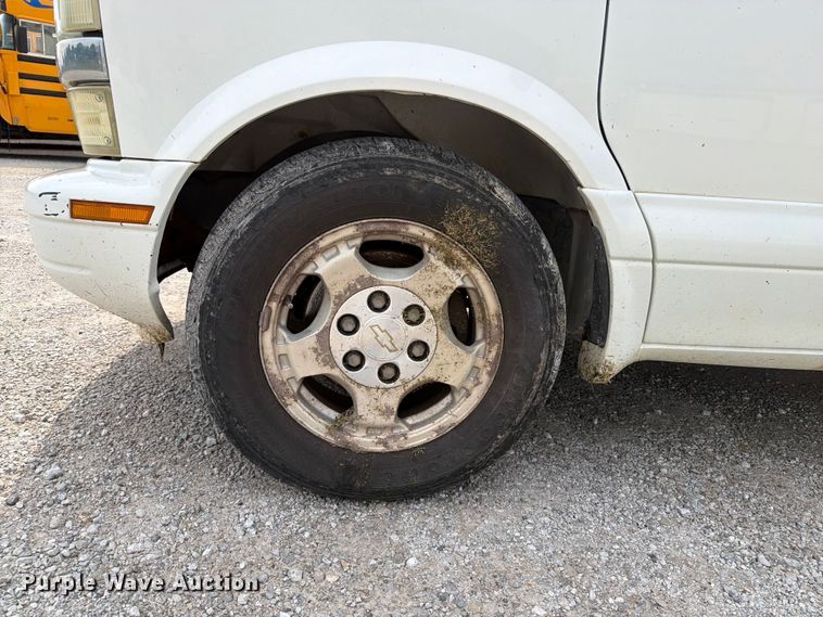 image for item FB5924 2004 Chevrolet Astro van
