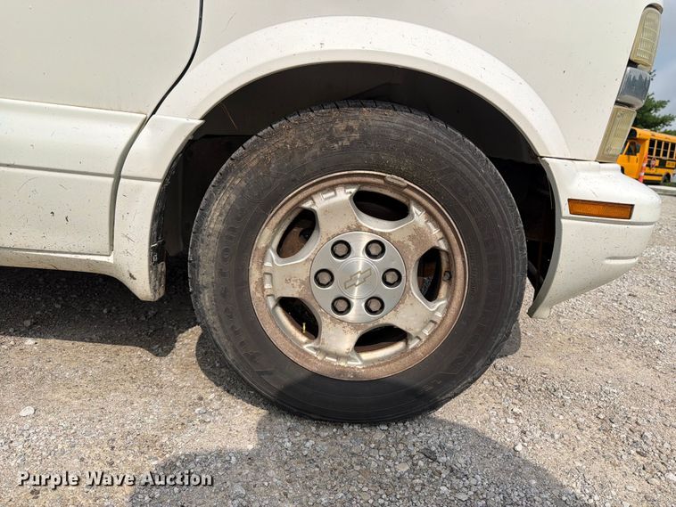 image for item FB5924 2004 Chevrolet Astro van