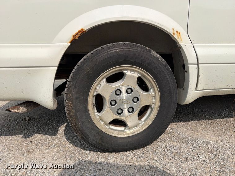image for item FB5924 2004 Chevrolet Astro van