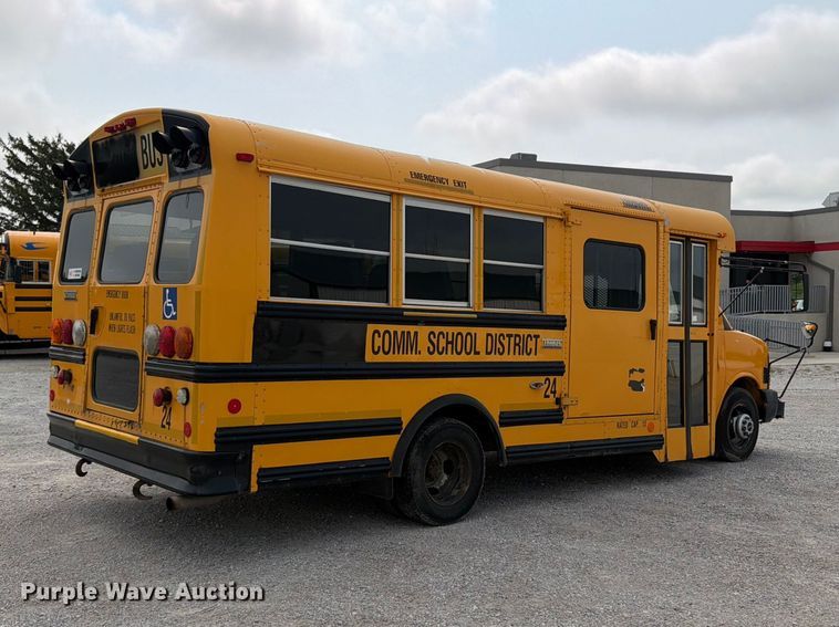 image for item FB5925 2010 GMC Savana G3500 school bus