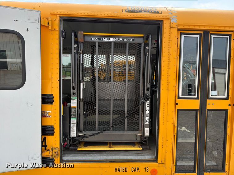 image for item FB5925 2010 GMC Savana G3500 school bus