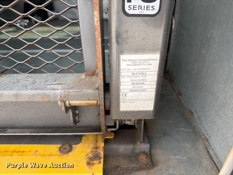 image for item FB5925 2010 GMC Savana G3500 school bus