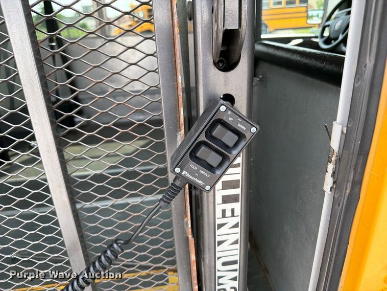 image for item FB5925 2010 GMC Savana G3500 school bus