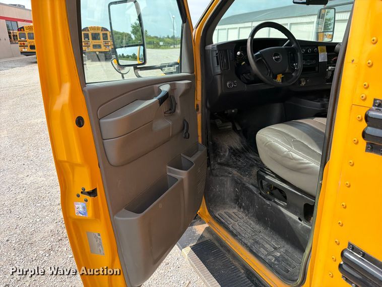 image for item FB5925 2010 GMC Savana G3500 school bus