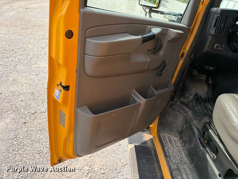 image for item FB5925 2010 GMC Savana G3500 school bus