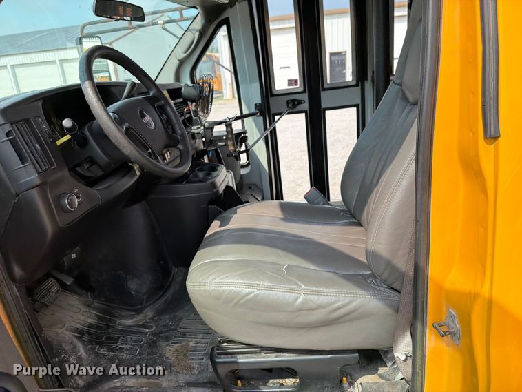 image for item FB5925 2010 GMC Savana G3500 school bus