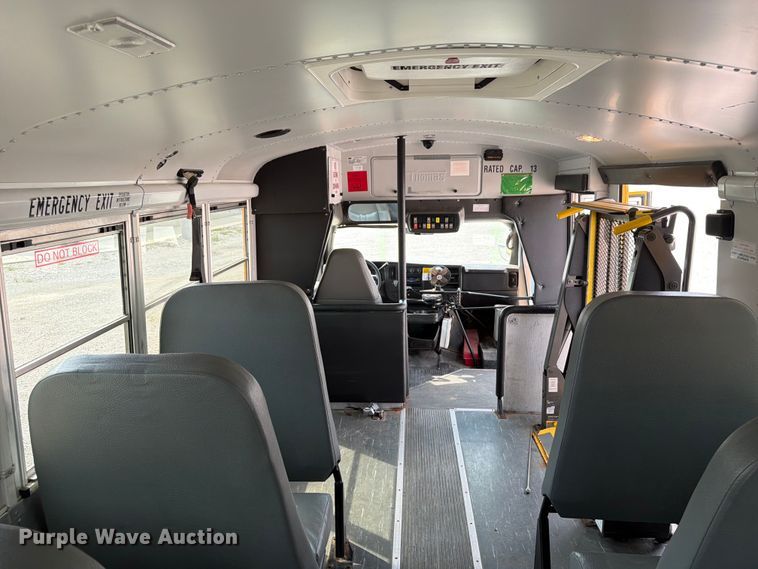 image for item FB5925 2010 GMC Savana G3500 school bus