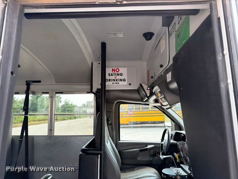 image for item FB5925 2010 GMC Savana G3500 school bus
