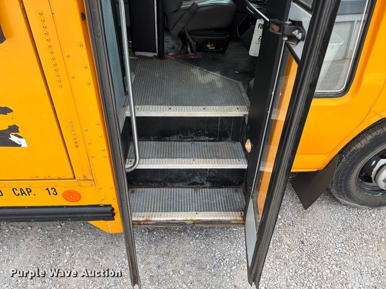 image for item FB5925 2010 GMC Savana G3500 school bus