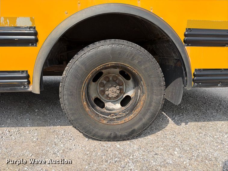 image for item FB5925 2010 GMC Savana G3500 school bus