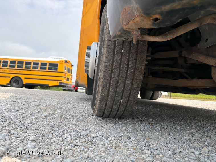 image for item FB5925 2010 GMC Savana G3500 school bus