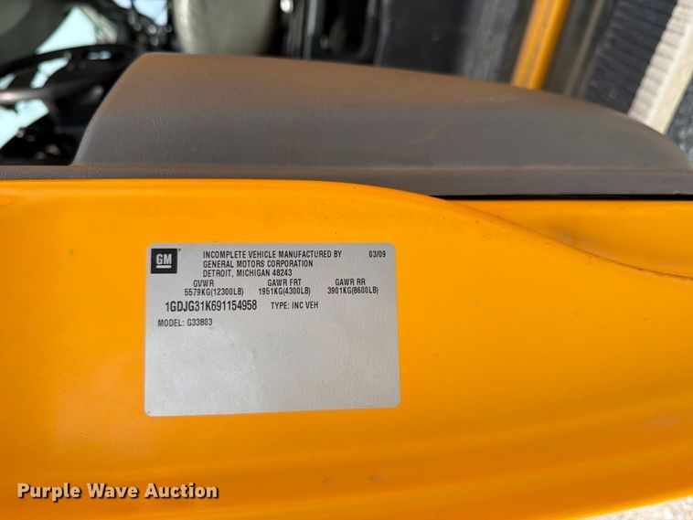 image for item FB5925 2010 GMC Savana G3500 school bus
