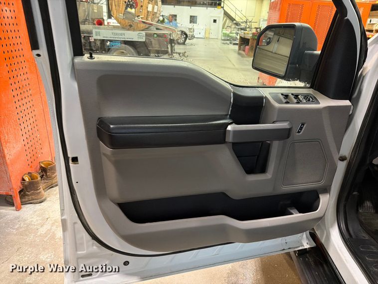 image for item FB5927 2016 Ford F150 Crew Cab pickup truck