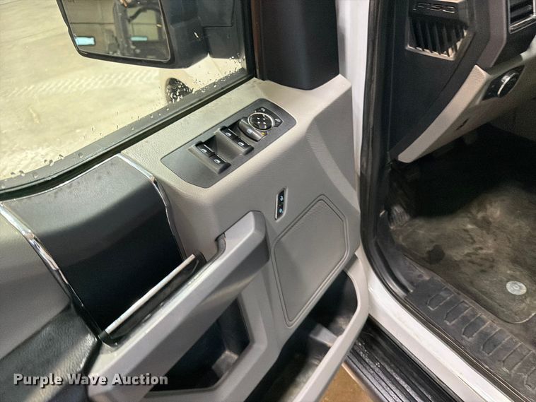 image for item FB5927 2016 Ford F150 Crew Cab pickup truck