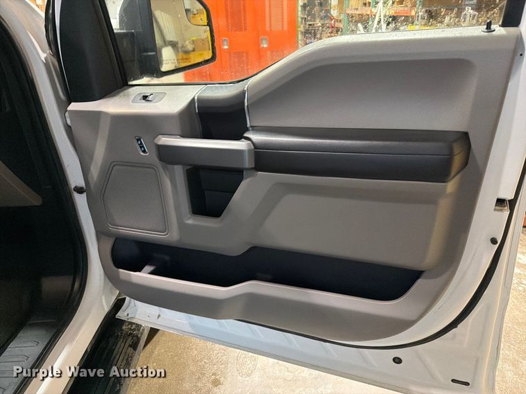 image for item FB5927 2016 Ford F150 Crew Cab pickup truck