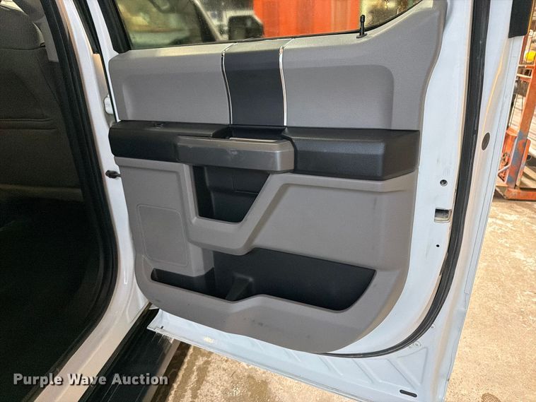 image for item FB5927 2016 Ford F150 Crew Cab pickup truck
