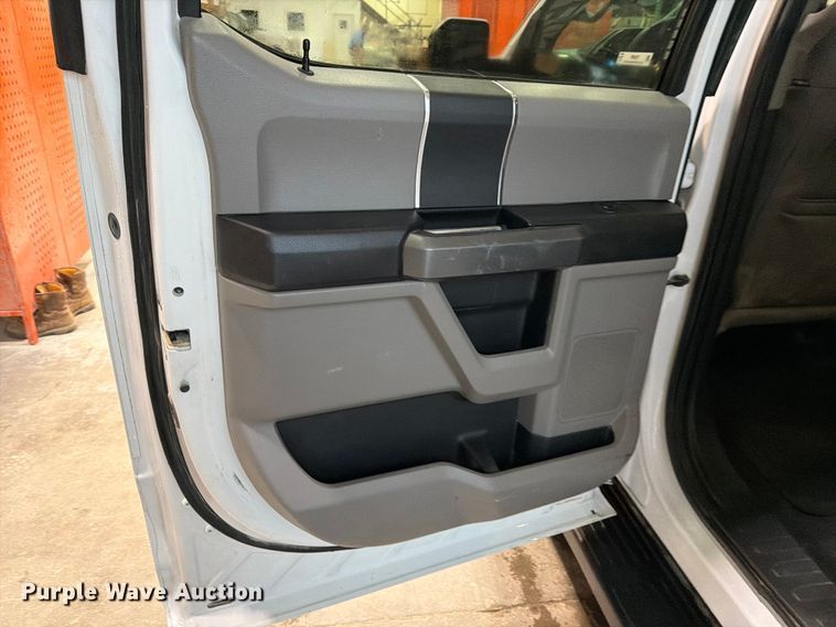 image for item FB5927 2016 Ford F150 Crew Cab pickup truck