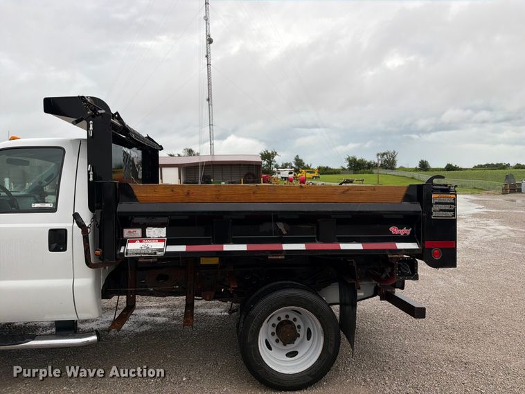 image for item FB5928 2011 Ford F550 Super Duty dump truck