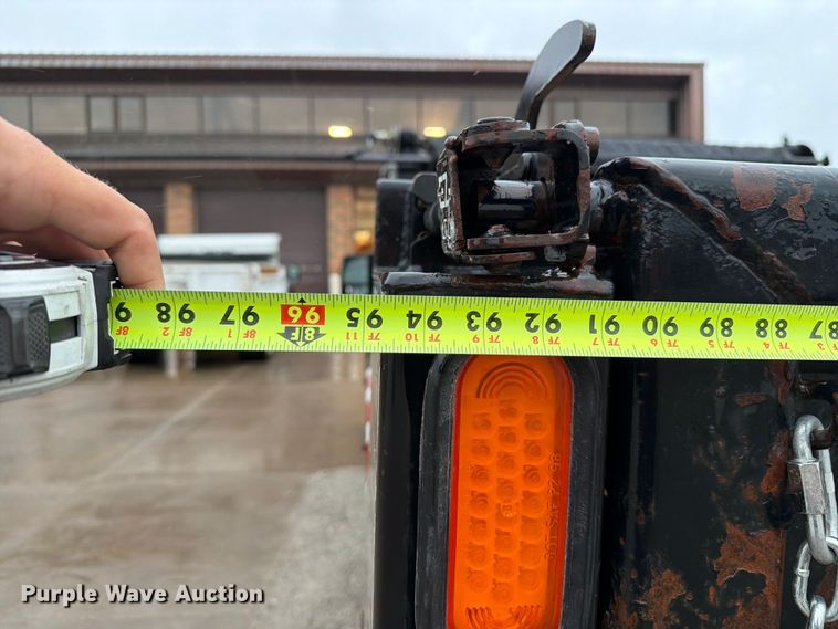 image for item FB5928 2011 Ford F550 Super Duty dump truck