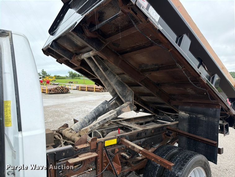 image for item FB5928 2011 Ford F550 Super Duty dump truck