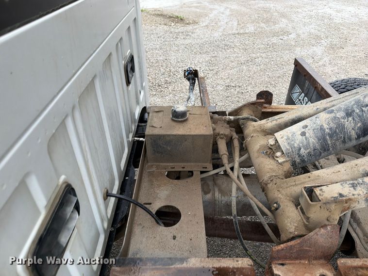 image for item FB5928 2011 Ford F550 Super Duty dump truck