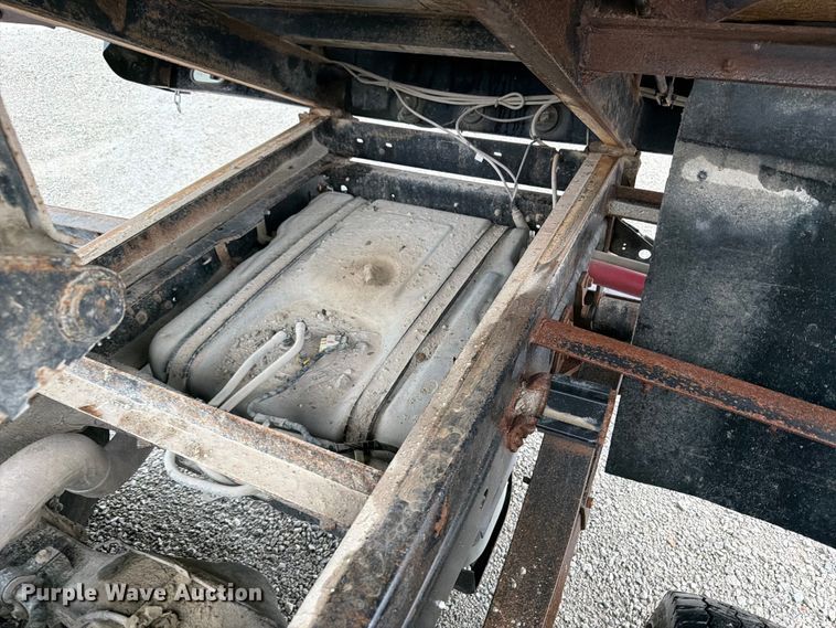 image for item FB5928 2011 Ford F550 Super Duty dump truck