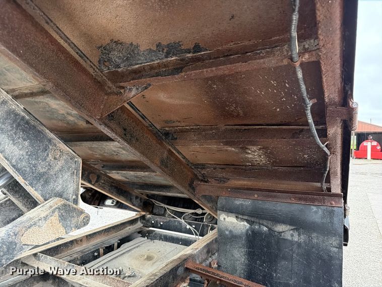 image for item FB5928 2011 Ford F550 Super Duty dump truck