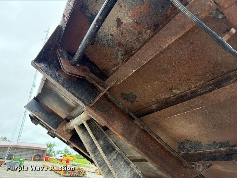 image for item FB5928 2011 Ford F550 Super Duty dump truck