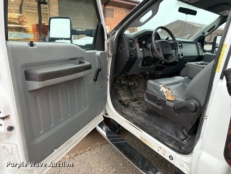 image for item FB5928 2011 Ford F550 Super Duty dump truck