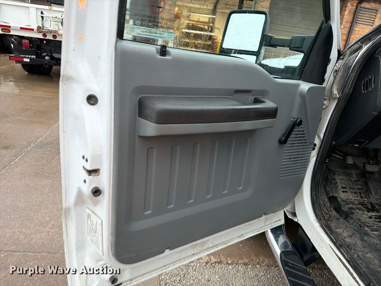 image for item FB5928 2011 Ford F550 Super Duty dump truck
