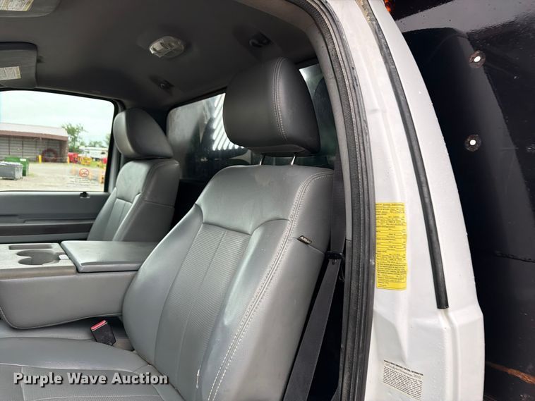 image for item FB5928 2011 Ford F550 Super Duty dump truck