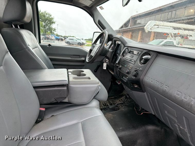 image for item FB5928 2011 Ford F550 Super Duty dump truck