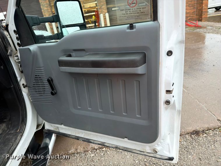 image for item FB5928 2011 Ford F550 Super Duty dump truck