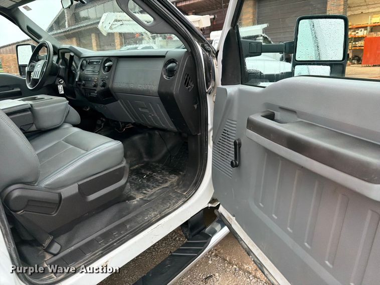 image for item FB5928 2011 Ford F550 Super Duty dump truck