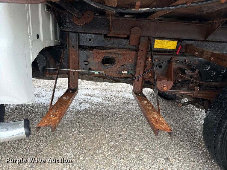 image for item FB5928 2011 Ford F550 Super Duty dump truck