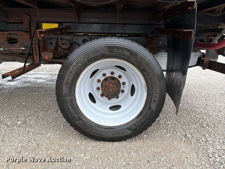 image for item FB5928 2011 Ford F550 Super Duty dump truck