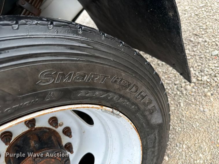 image for item FB5928 2011 Ford F550 Super Duty dump truck