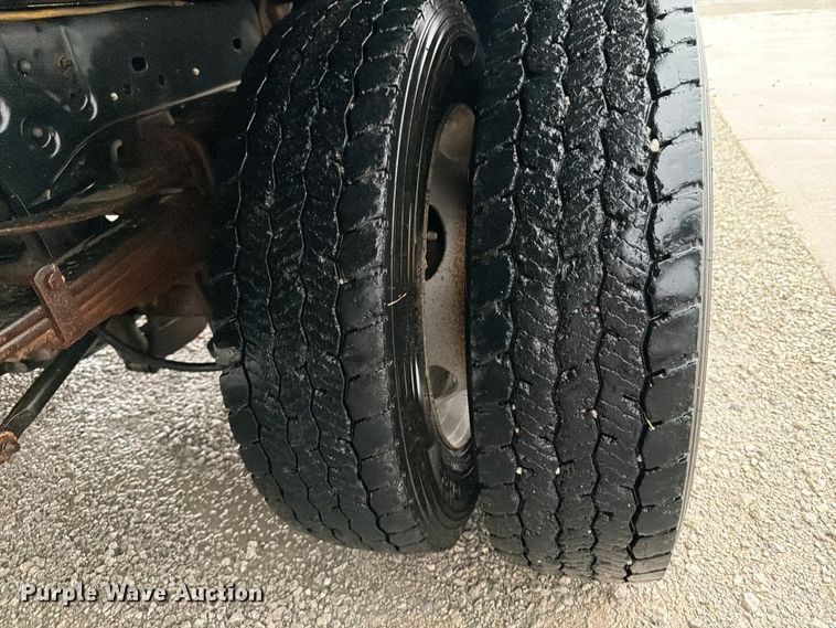 image for item FB5928 2011 Ford F550 Super Duty dump truck