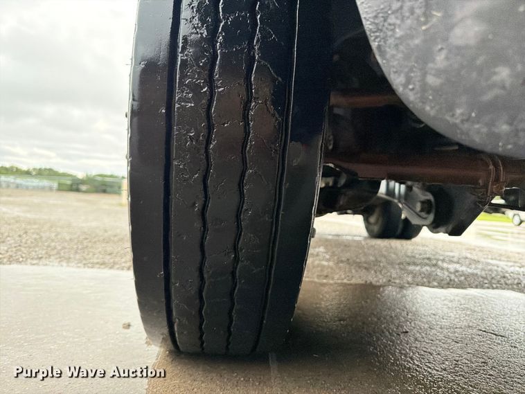 image for item FB5928 2011 Ford F550 Super Duty dump truck