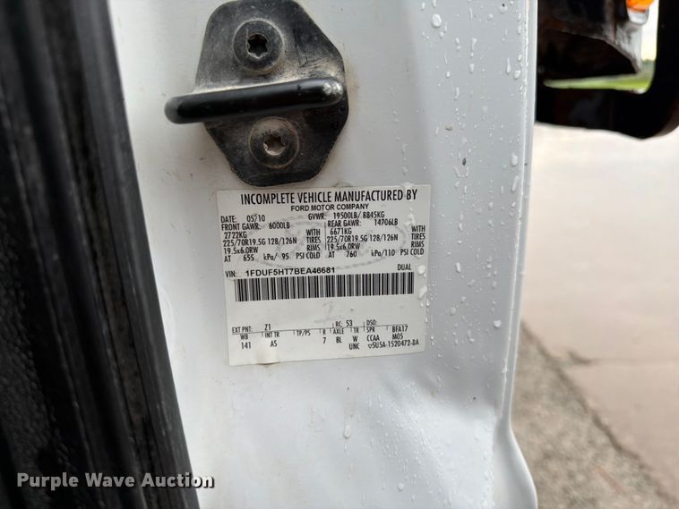 image for item FB5928 2011 Ford F550 Super Duty dump truck