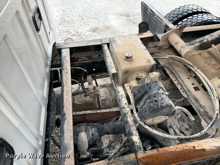 image for item FB5929 2016 Ford F550 Super Duty dump truck