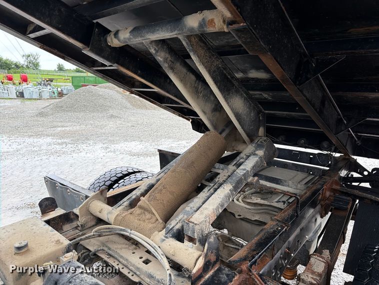 image for item FB5929 2016 Ford F550 Super Duty dump truck