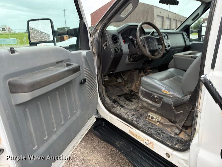 image for item FB5929 2016 Ford F550 Super Duty dump truck